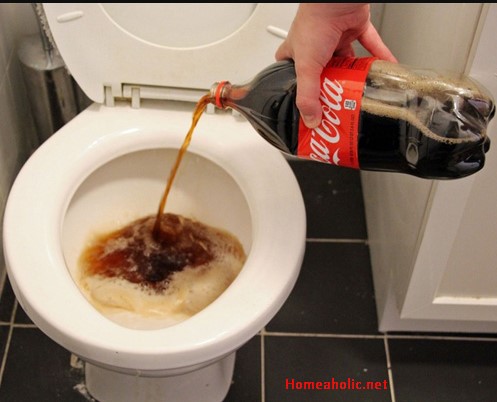 Cleaning-Toilet-with-Coke